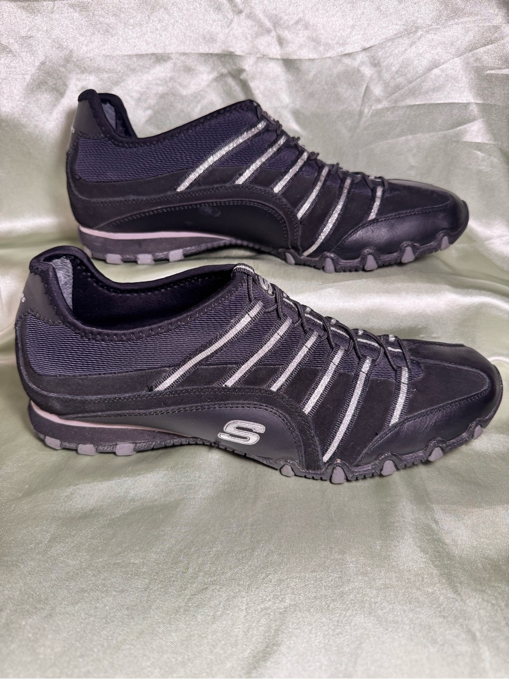 ⁠Skechers Sparkly Metallic Black Suede Bungee Slip-On Sneakers 21477 Size 10